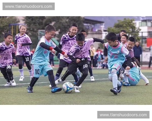 激战绿茵校园杯足球赛全面展现青春风采与卓越团队协作精神魅力展