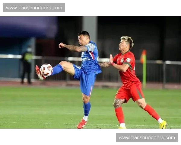 足球比赛中裁判意外破门引发赛场震惊并掀起规则公平性大讨论热议